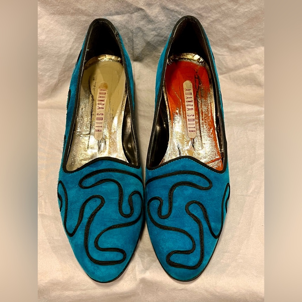 80’s/90’s VTG Amanda Smith bright turquoise flats. Suede. Women’s 7.5